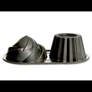 Giant cupcake baking pan